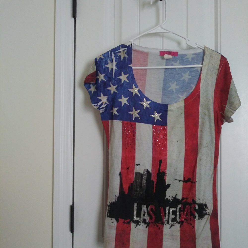 YMF, USA, LLC Las Vegas T-shirt, XL (fits like Medium)